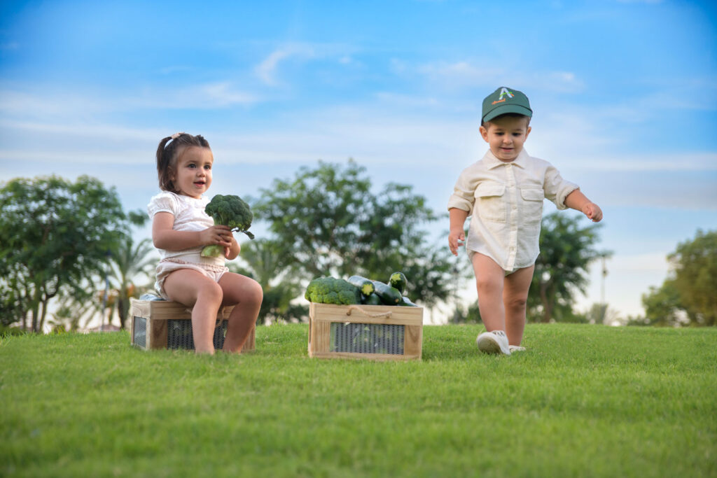 niños jugando en el campo